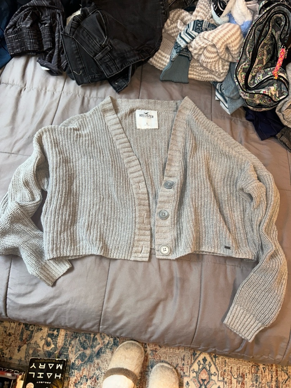 Hollister Cropped Ribbed Button-Front Cardigan in Light Gray